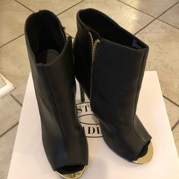 Never worn Steve Madden peep toe heels in size 10 - Picture 1 of 4